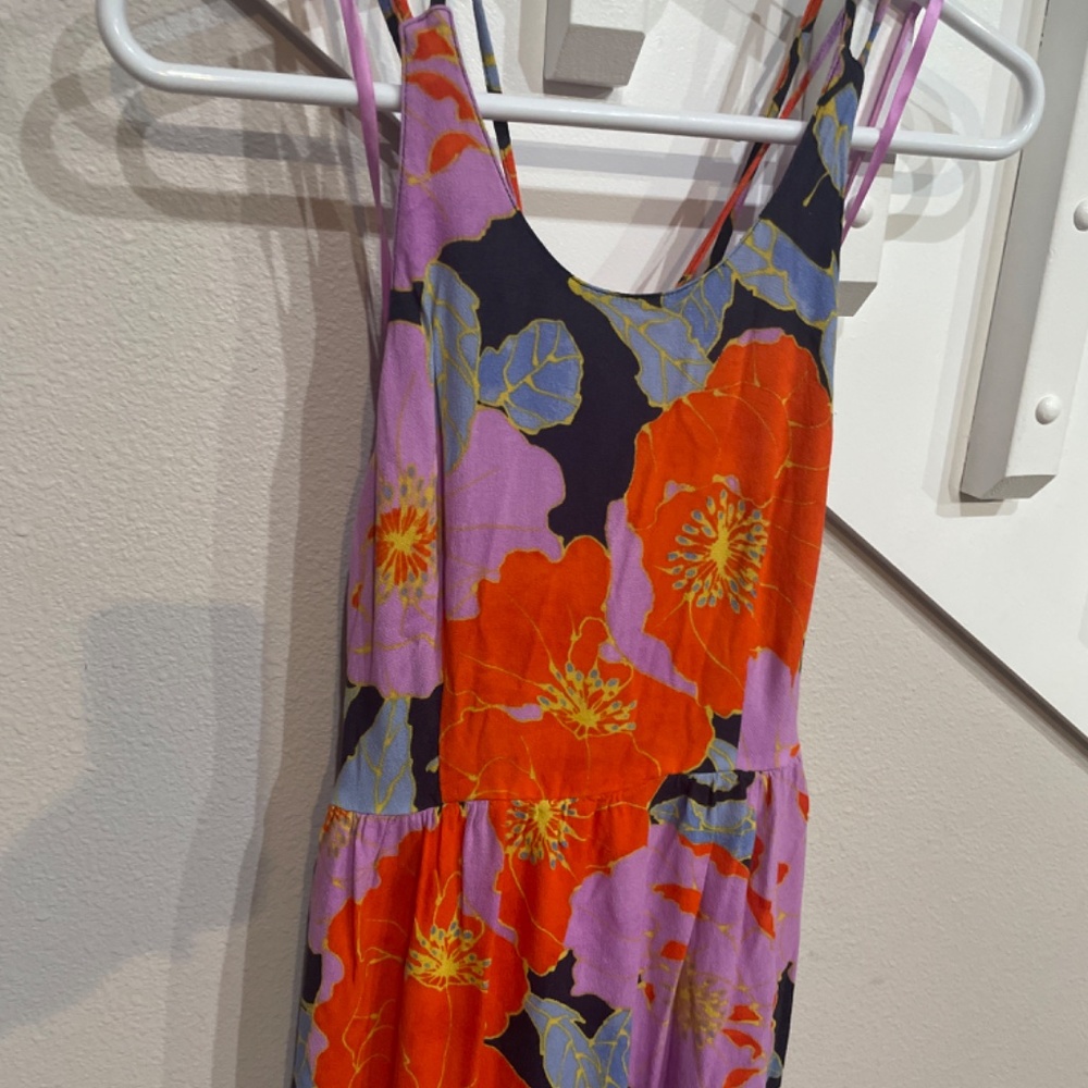 Beautiful dress by Loft - Picture 3 of 9